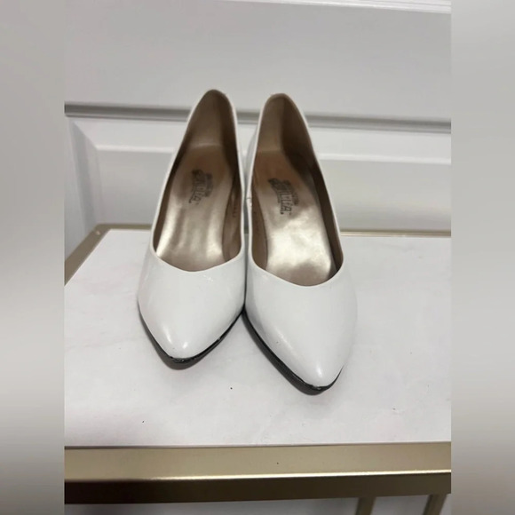 Vintage | Sevilla  Genuine Leather White Almond Toe Pumps | Size 6.5 - Picture 2 of 11